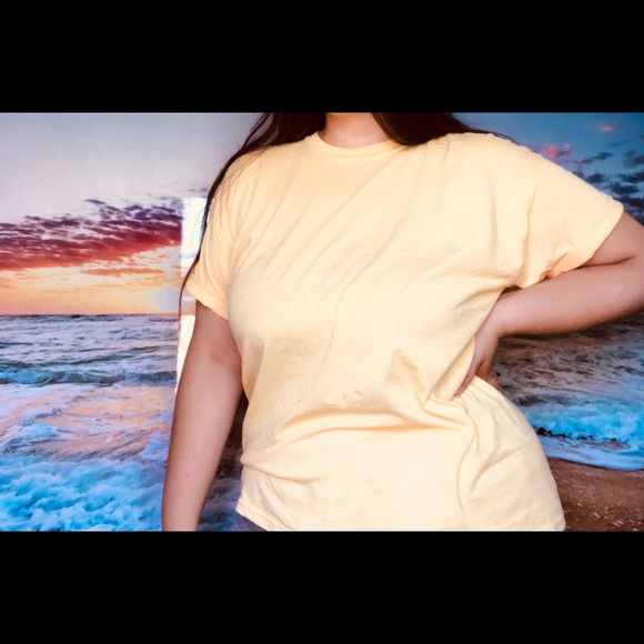 💡Yellow Tee💡 - Picture 4 of 6